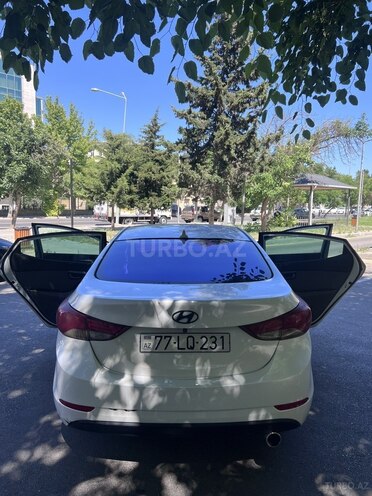 Hyundai Elantra-4