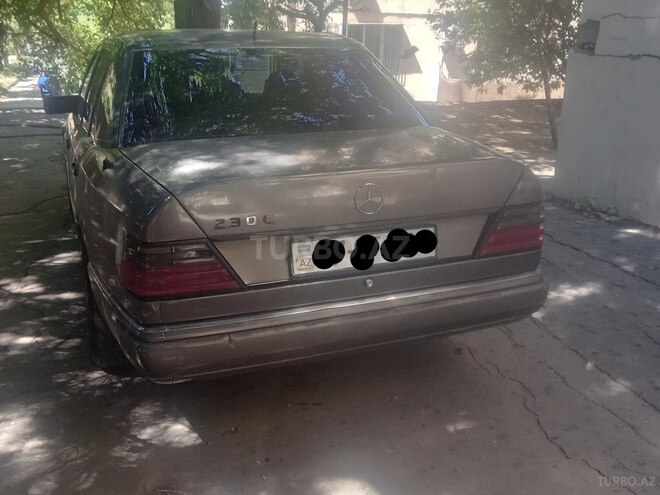 Mercedes 220 E-2