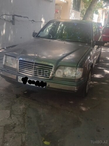 Mercedes 220 E-1