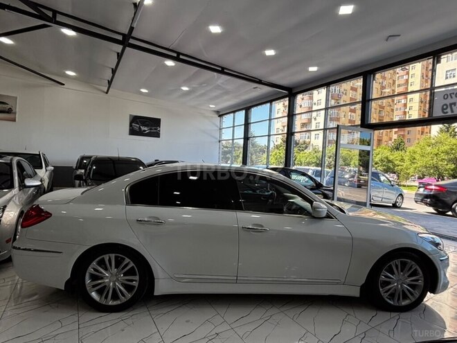 Hyundai Genesis-4