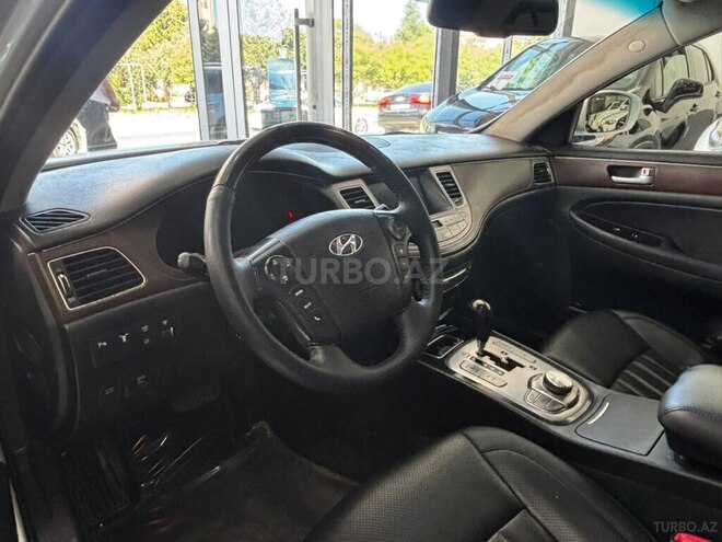 Hyundai Genesis-9