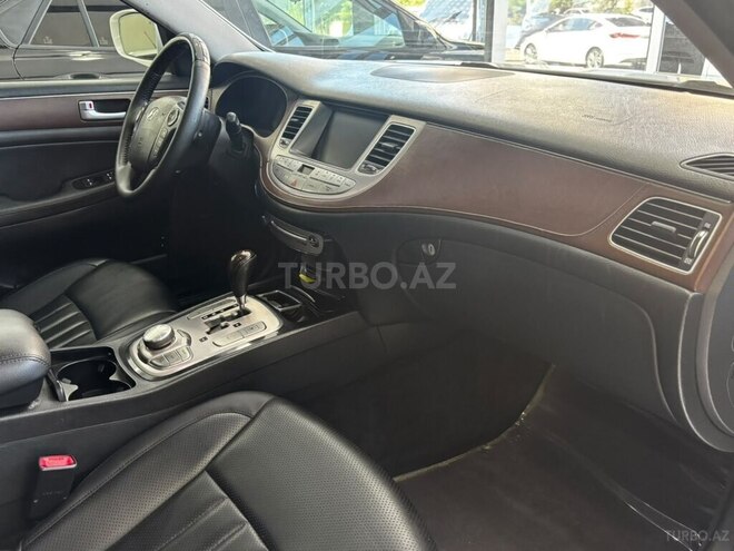 Hyundai Genesis-12