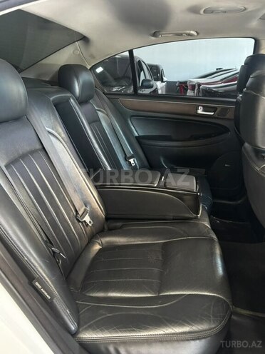 Hyundai Genesis-11