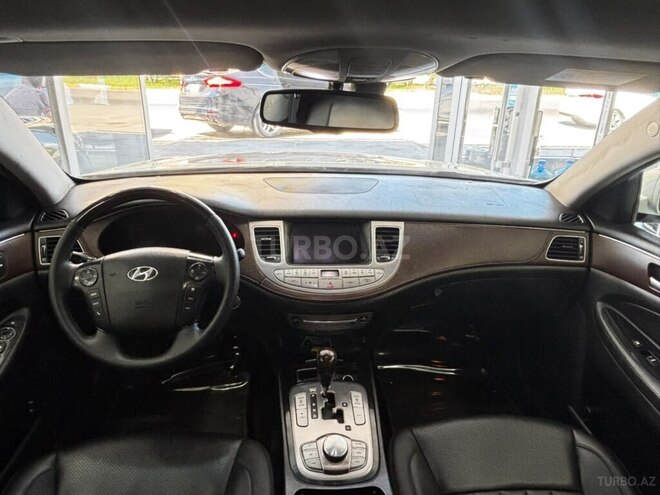 Hyundai Genesis-8