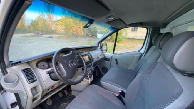 Opel Vivaro-4