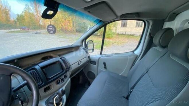 Opel Vivaro-6