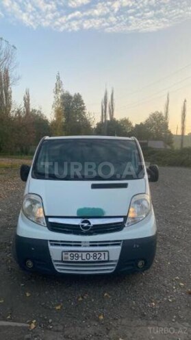Opel Vivaro-1