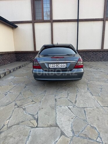 Mercedes E 220-2