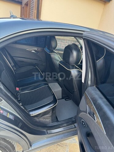 Mercedes E 220-10
