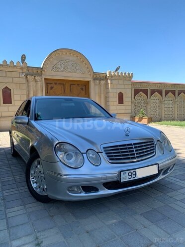 Mercedes E 270-4