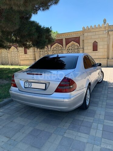 Mercedes E 270-3