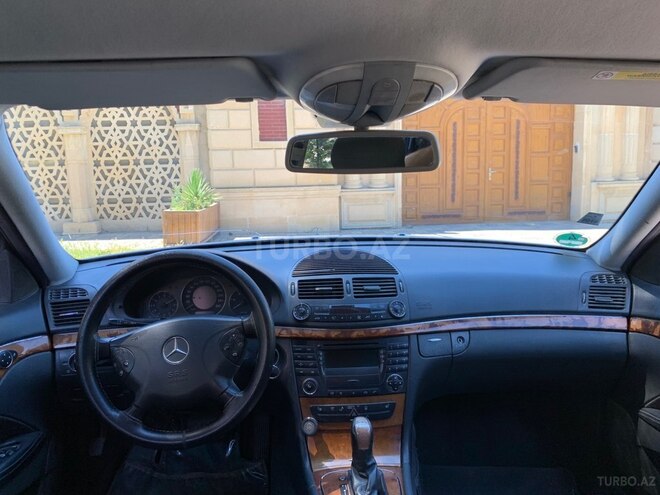 Mercedes E 270-6