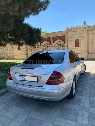 Mercedes E 270-5