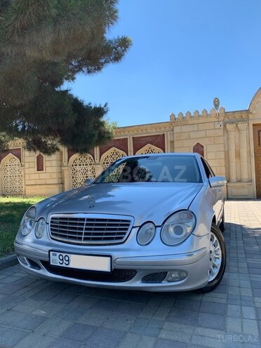 Mercedes E 270-2
