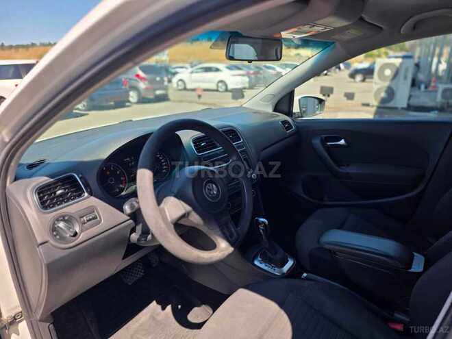 Volkswagen Polo-12