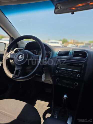 Volkswagen Polo-11