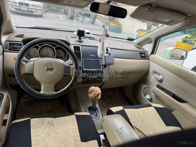 Nissan Tiida-5