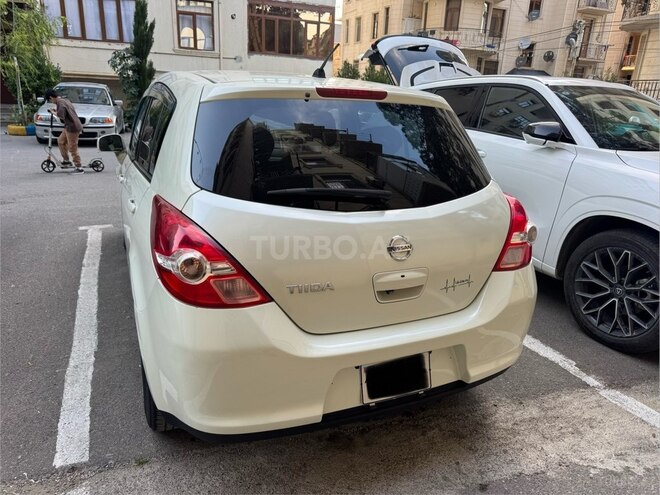 Nissan Tiida-4