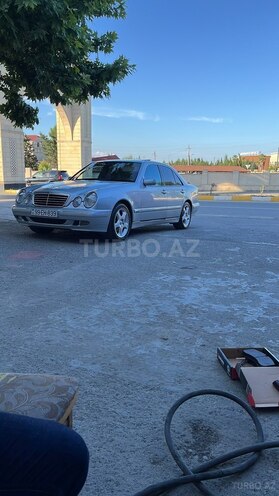 Mercedes E 220-2