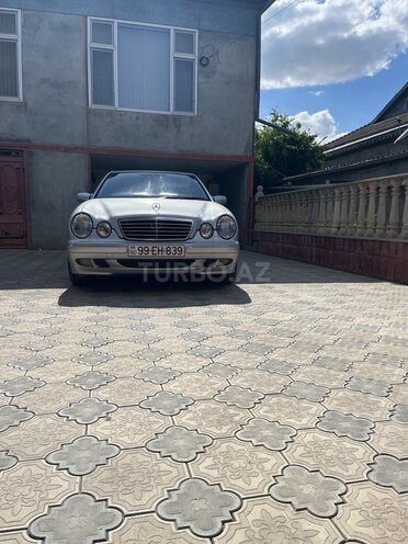 Mercedes E 220-3