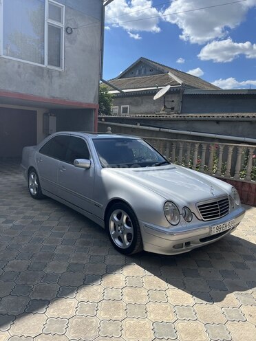 Mercedes E 220-1