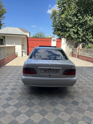 Mercedes E 220-5