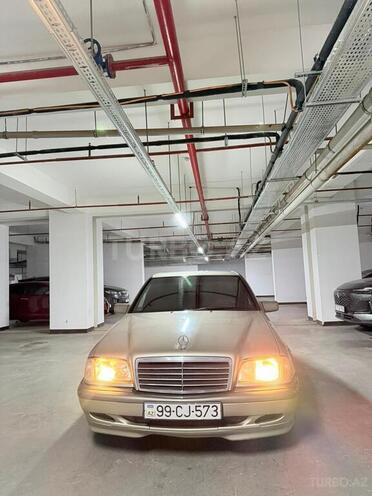 Mercedes C 220-1
