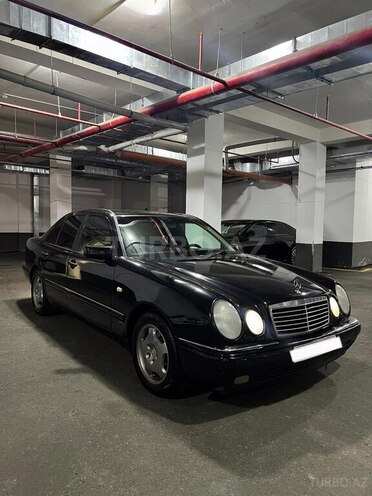 Mercedes E 320-1