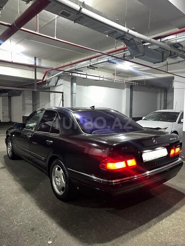 Mercedes E 320-2