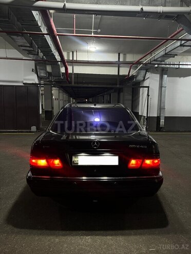 Mercedes E 320-6