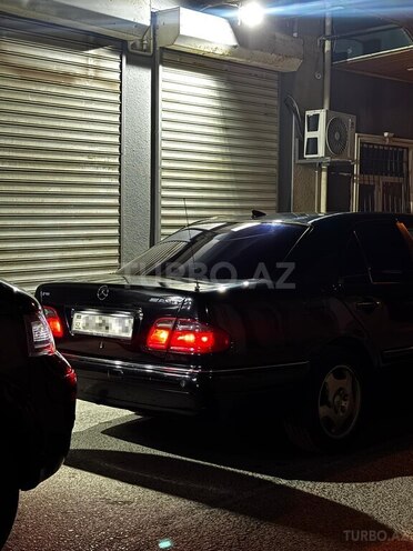 Mercedes E 320-8