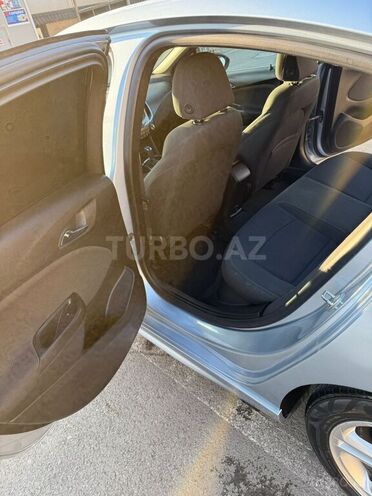 Chevrolet Cruze-11