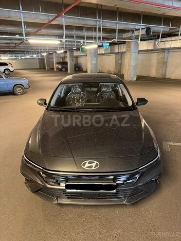 Hyundai Elantra-1