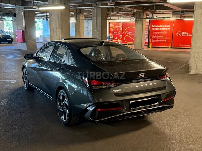 Hyundai Elantra-6