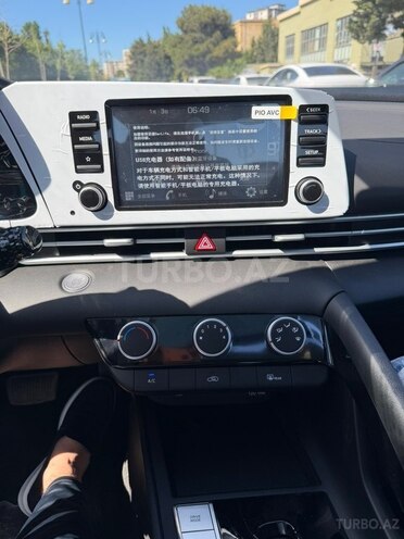 Hyundai Elantra-13