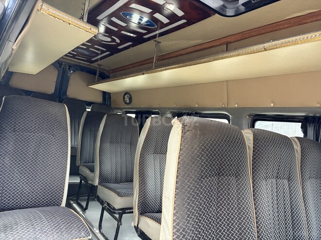 Ford Transit-5