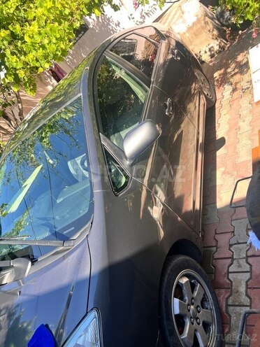 Toyota Prius-4
