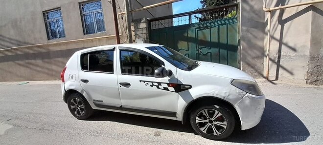 Renault Sandero-5