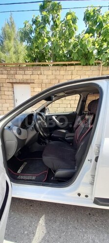 Renault Sandero-7