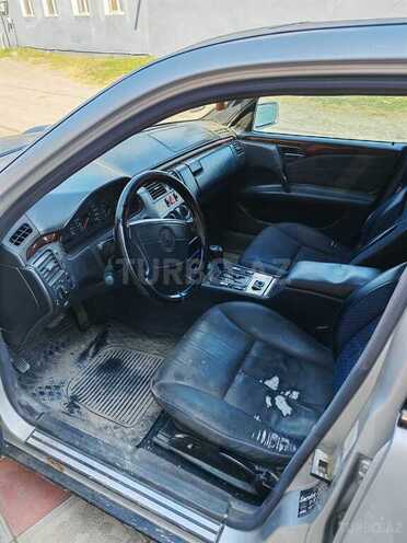 Mercedes E 280 4MATIC-4
