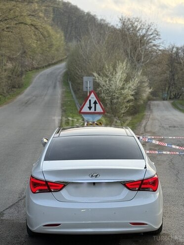 Hyundai Sonata-2