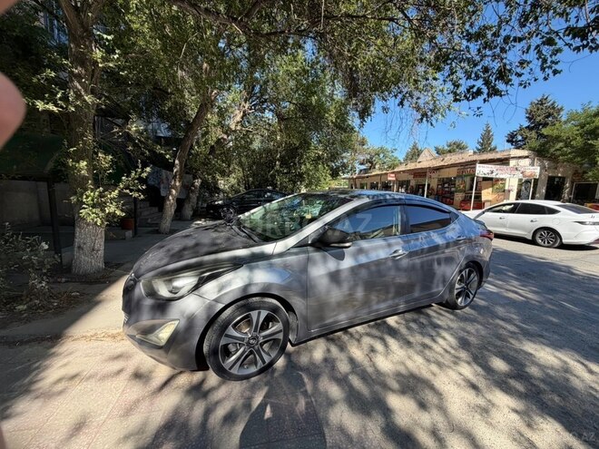 Hyundai Elantra-1
