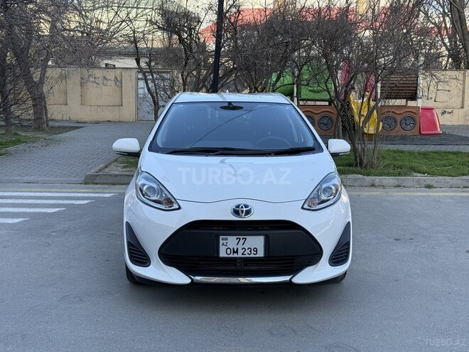 Toyota Aqua-1