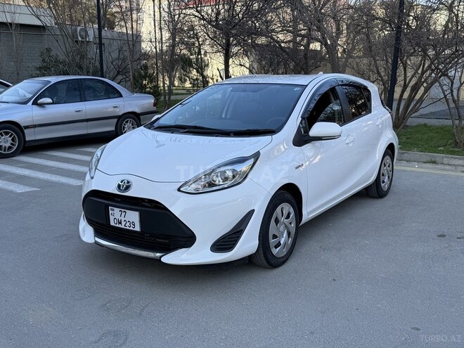 Toyota Aqua-4