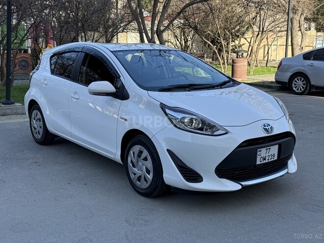 Toyota Aqua-2
