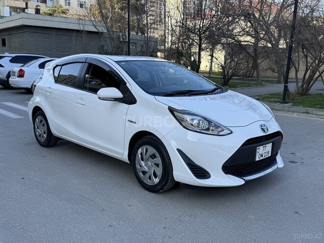 Toyota Aqua-6