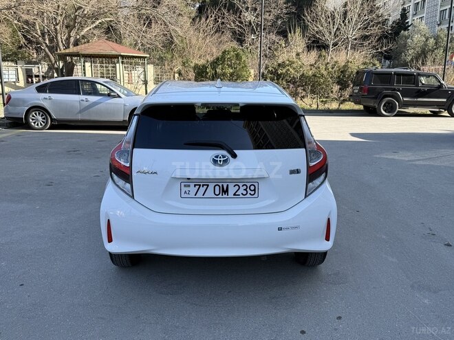 Toyota Aqua-9