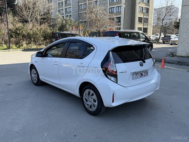 Toyota Aqua-8