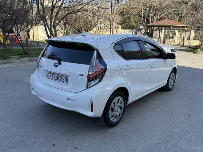 Toyota Aqua-10