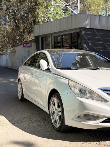 Hyundai Sonata-5